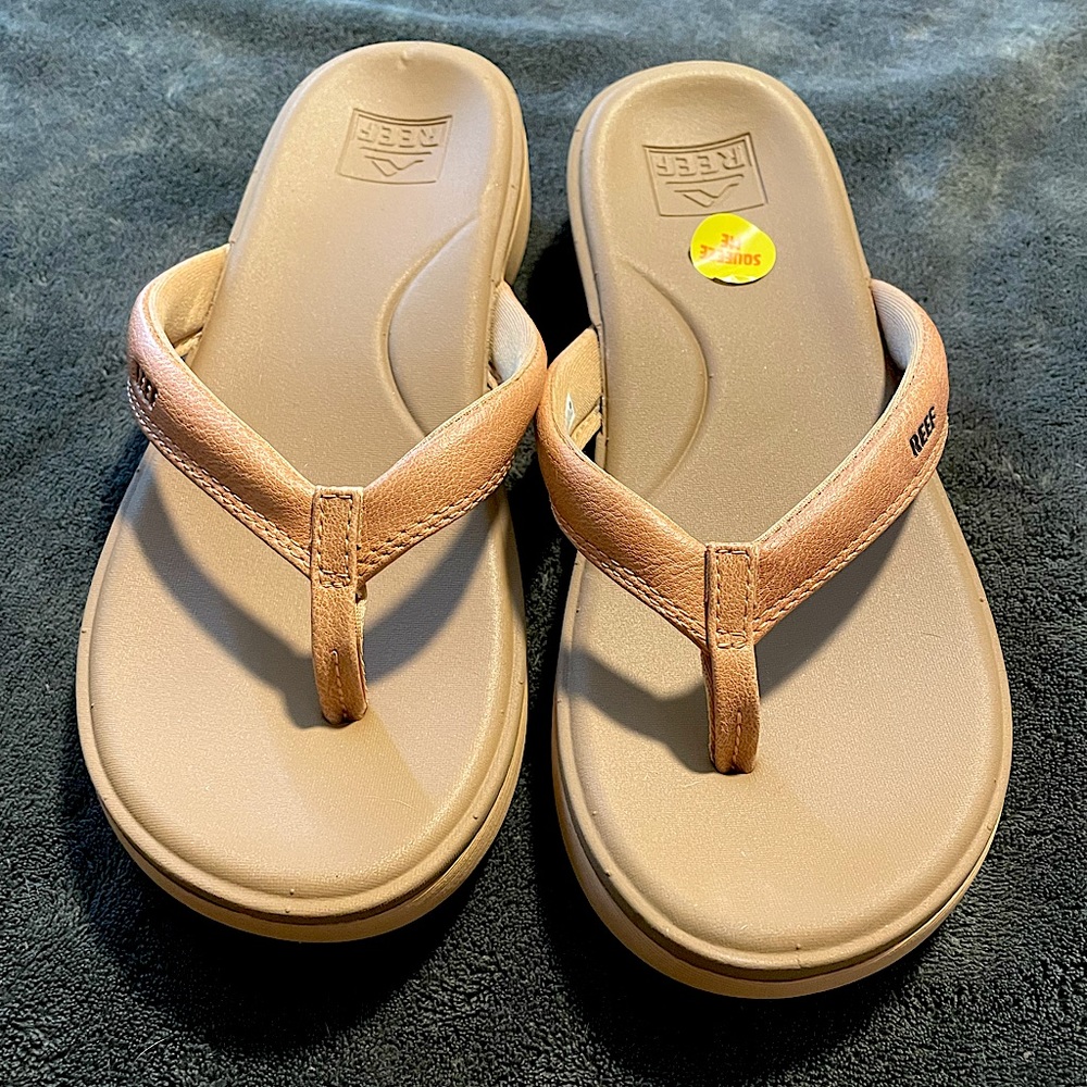 Reef Cushion Cloud Sandals Women’s size 8 Natural(tan) color